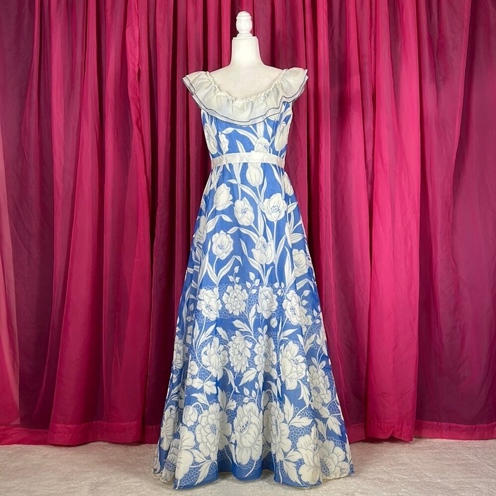 Vintage 70s Unbranded blue and white floral maxi gown - small to medium tall